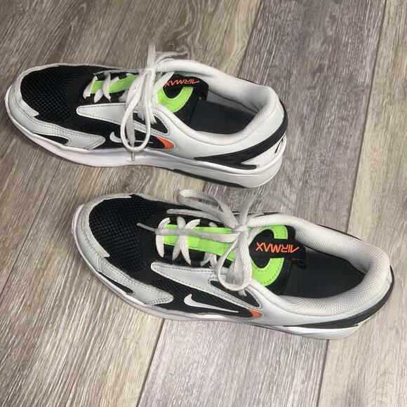 Nike Air Max Bolt Gray Black Green Youth US Size 7Y Sneaker Shoes CW1626-002 - Picture 6 of 11